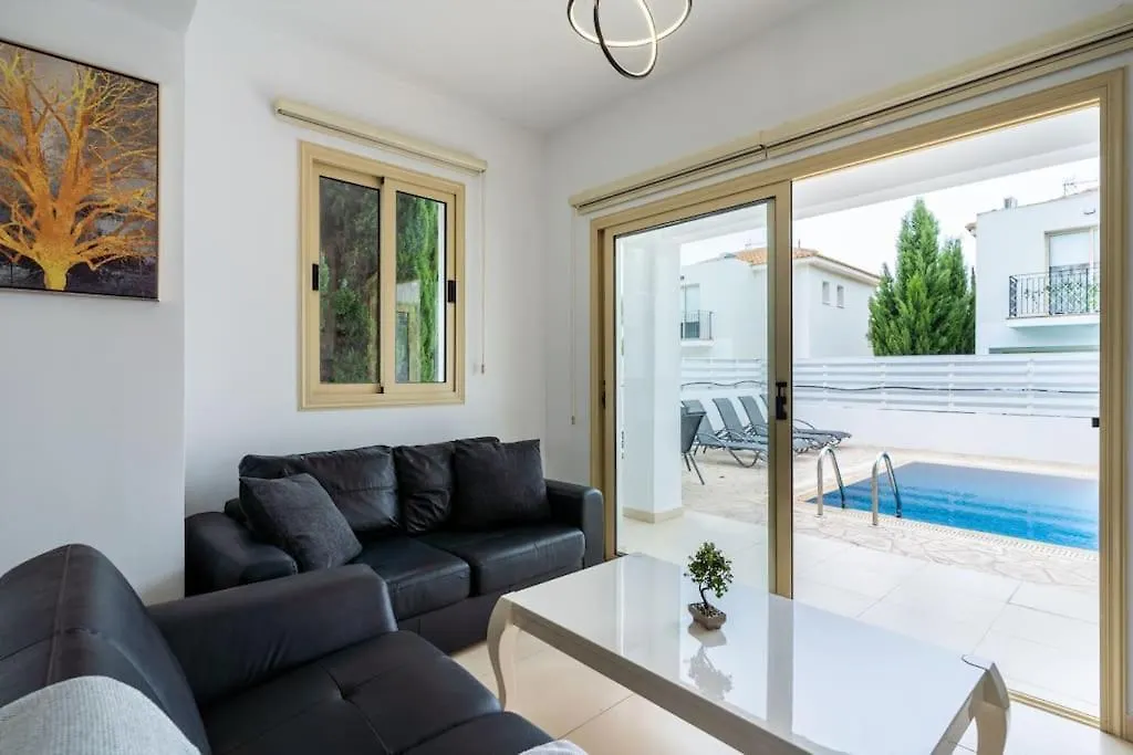 Sunscape 3-Bedroom Villa And Pool In Protaras