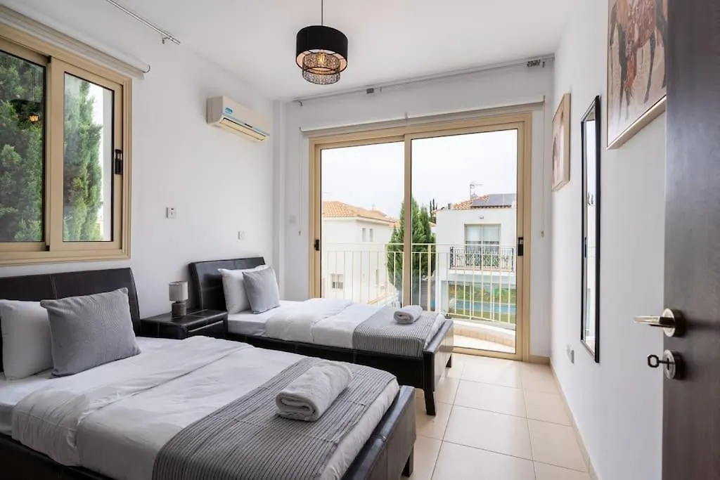Sunscape 3-Bedroom Villa And Pool In Protaras 0*,