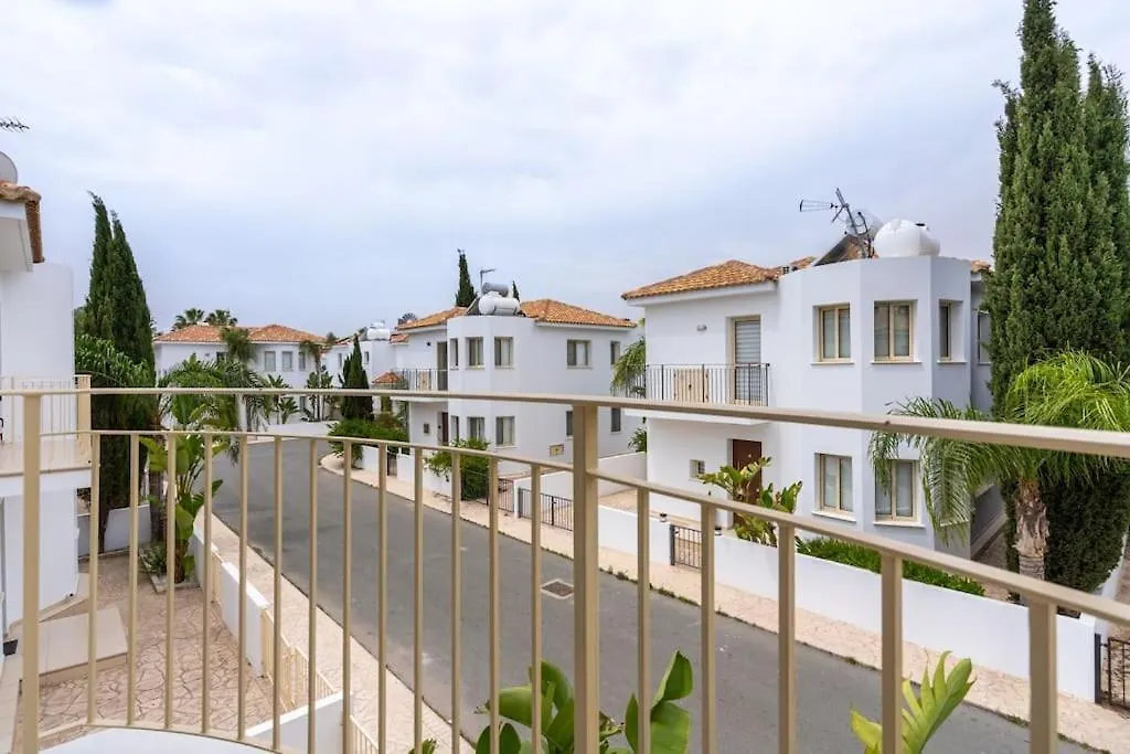 Sunscape 3-Bedroom Villa And Pool In Protaras