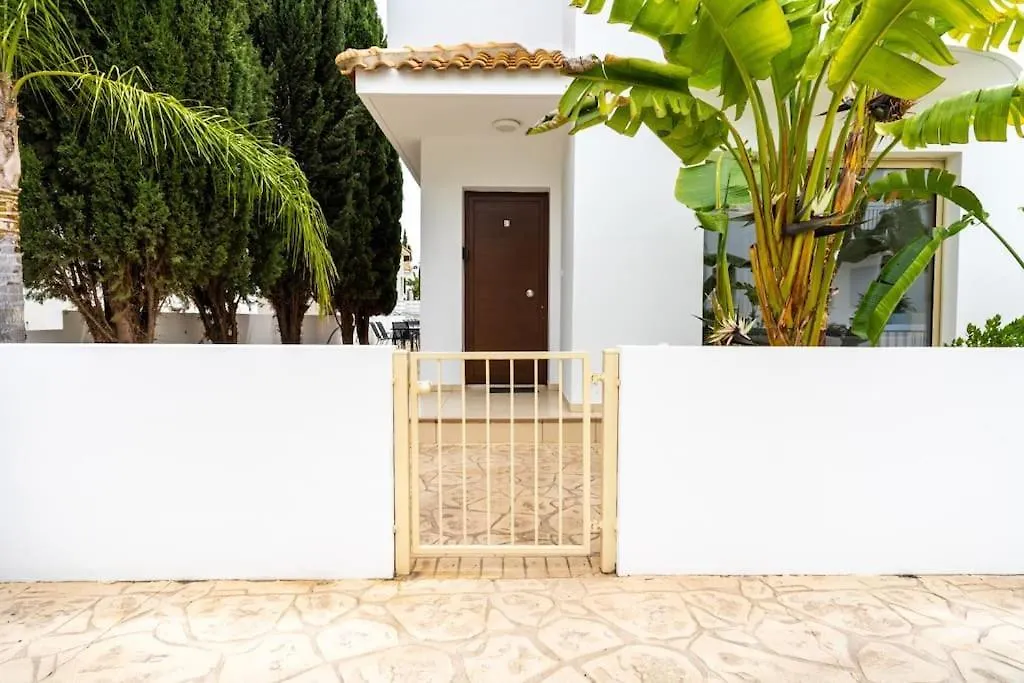 Sunscape 3-Bedroom Villa And Pool In Protaras