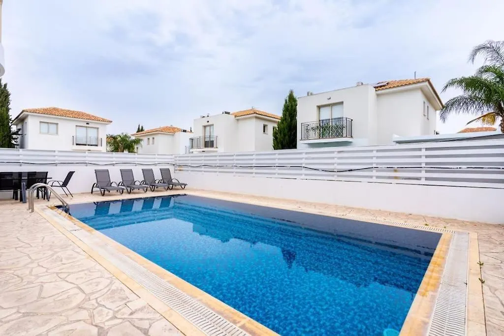 Sunscape 3-Bedroom Villa And Pool In Protaras Cyprus